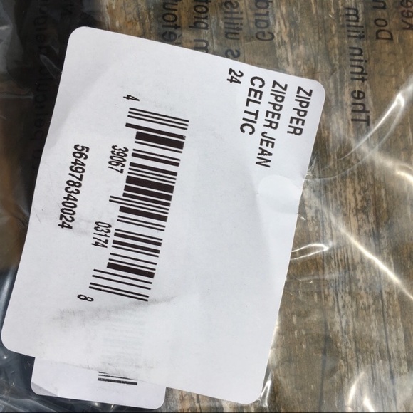 Reformation Zipper Jean Size 24 - Picture 8 of 8